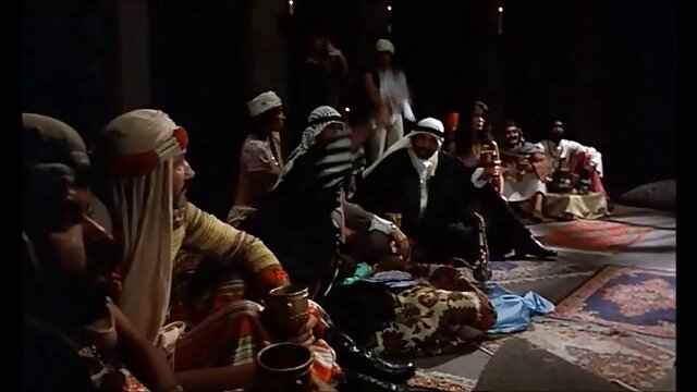 लंबा लड़कियों सड़क पर नग्न चलना सेक्सी फिल्म फुल मूवी